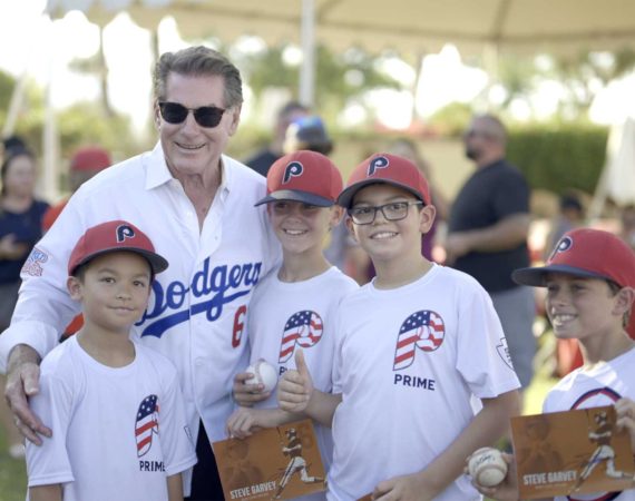 Steve Garvey with kids